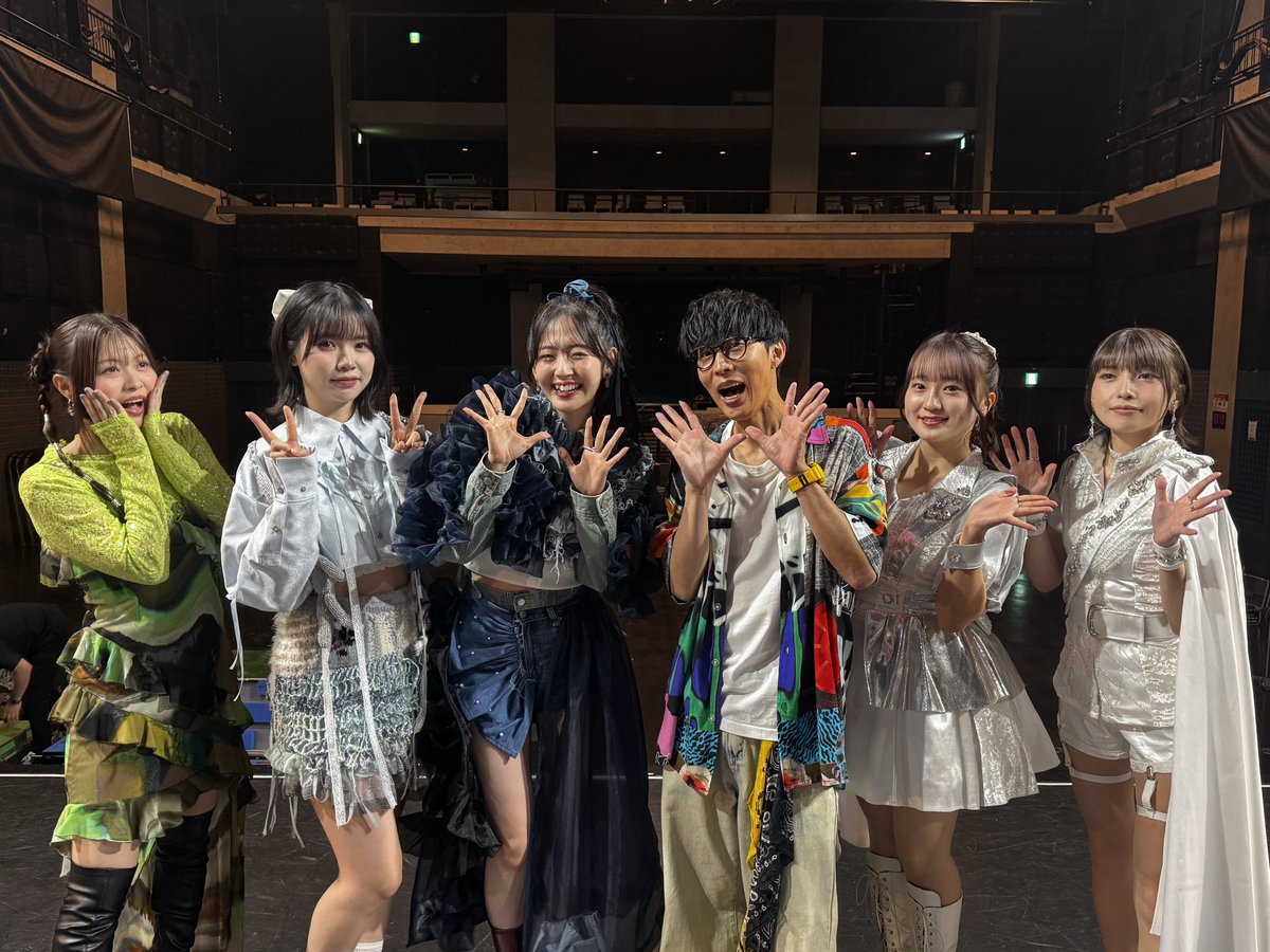 Liyuu STAFF (@liyuustaff) on Twitter photo 「#オーイシマサヨシ × #鈴木愛理 の
#でしょフェス‼2025 」
出演者の皆様と記念撮影📸
#オーイシマサヨシ さん
#鈴木愛理 さん
#鈴木このみ さん
#fripSide さん
ありがとうございました✨
🎫アーカイブもぜひチェックしてくださいね!
tv-asahi.co.jp/douga_live/ani…
<a href="/anison_desho/">オーイシマサヨシ❌鈴木愛理のでしょでしょ‼️</a> #Liyuu 「#オーイシマサヨシ × #鈴木愛理 の
#でしょフェス‼2025 」
出演者の皆様と記念撮影📸
#オーイシマサヨシ さん
#鈴木愛理 さん
#鈴木このみ さん
#fripSide さん
ありがとうございました✨
🎫アーカイブもぜひチェックしてくださいね!
tv-asahi.co.jp/douga_live/ani…
<a href="/anison_desho/">オーイシマサヨシ❌鈴木愛理のでしょでしょ‼️</a> #Liyuu