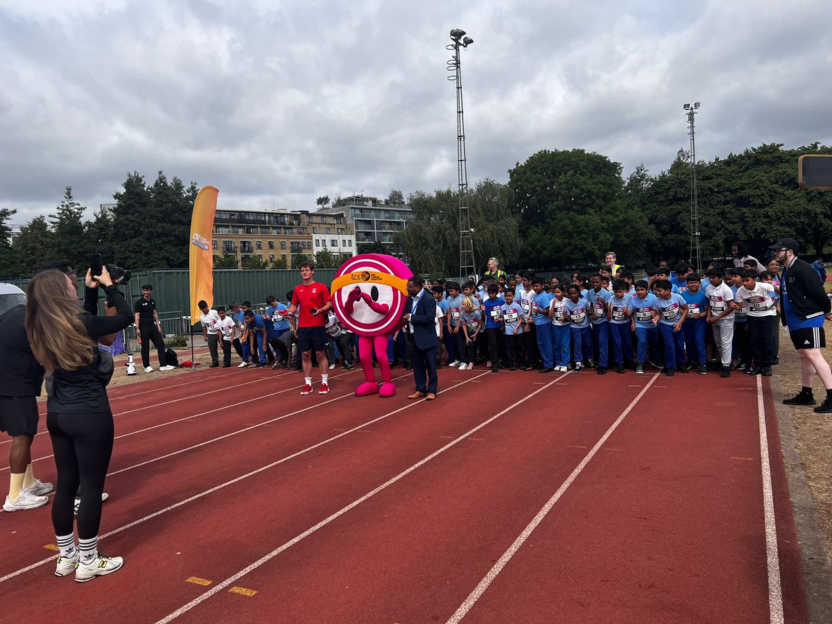 Maium Miah Talukdar (@maiummiah) on Twitter photo Over 1,000 pupils & staff ran, skipped & walked around Mile End Stadium for today’s #DailyMile.
Proud to join <a href="/young_TH_/">Young Tower Hamlets</a> <a href="/LondonMarathon/">TCS London Marathon</a> & Team GB’s Struan Walker handing out medals & cheering every stride. Big thanks to all who made it happen.
<a href="/TowerHamletsNow/">Tower Hamlets Council</a>
#healthyschool Over 1,000 pupils & staff ran, skipped & walked around Mile End Stadium for today’s #DailyMile.
Proud to join <a href="/young_TH_/">Young Tower Hamlets</a> <a href="/LondonMarathon/">TCS London Marathon</a> & Team GB’s Struan Walker handing out medals & cheering every stride. Big thanks to all who made it happen.
<a href="/TowerHamletsNow/">Tower Hamlets Council</a>
#healthyschool