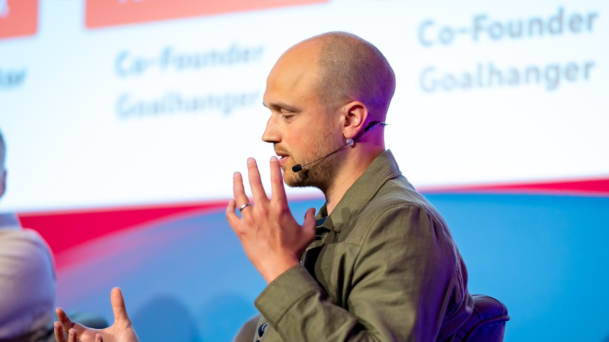 PodcastShowLDN's tweet image. Talking video 💬📽️

@YouTube x @GoalhangerPods 

📸 #PodShowLDN | #Podcasting