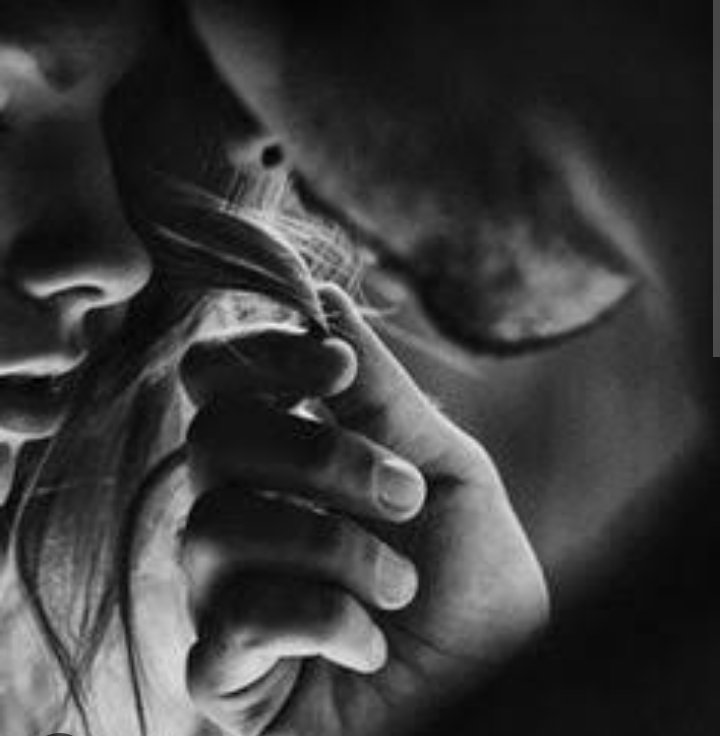 Cómo te atreves
a llenar mis noches de estrellas?

Cómo te atreves 
a robar la tristeza de mi mirada?

Cómo te atreves
a convertir el verano en primavera?

Cómo te atreves 
a  abrir la puerta del corazón?

youtu.be/L7HzRWaF6bc?si…