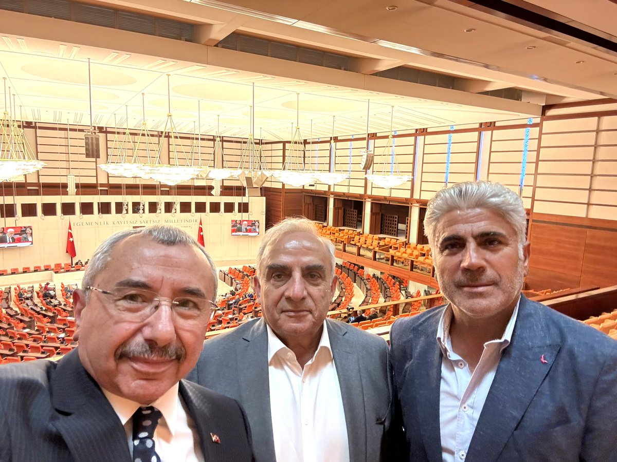 İstanbul Sancaktepe’den siyasette yol arkadaşımız, davamızın emektarlarından Ergün Gökçe bey, değerli komşumuz Haydar Yıldırım bey misafirimiz oldular. Nazik ziyaretleri için kendilerine çok çok teşekkür ederim.
#TBMM