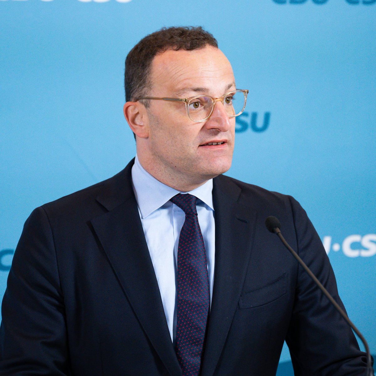 Die aktuelle Weltlage ist ein klares Signal &amp; es ist unabdingbar, wehrhaft zu sein:  „Es rächt sich jetzt, die #Wehrpflicht ausgesetzt zu haben. Es rächt sich jetzt, an der Bundeswehr gespart zu haben. Nur ein wehrhaftes #Europa kann Konflikte vermeiden - durch Abschreckung &amp;