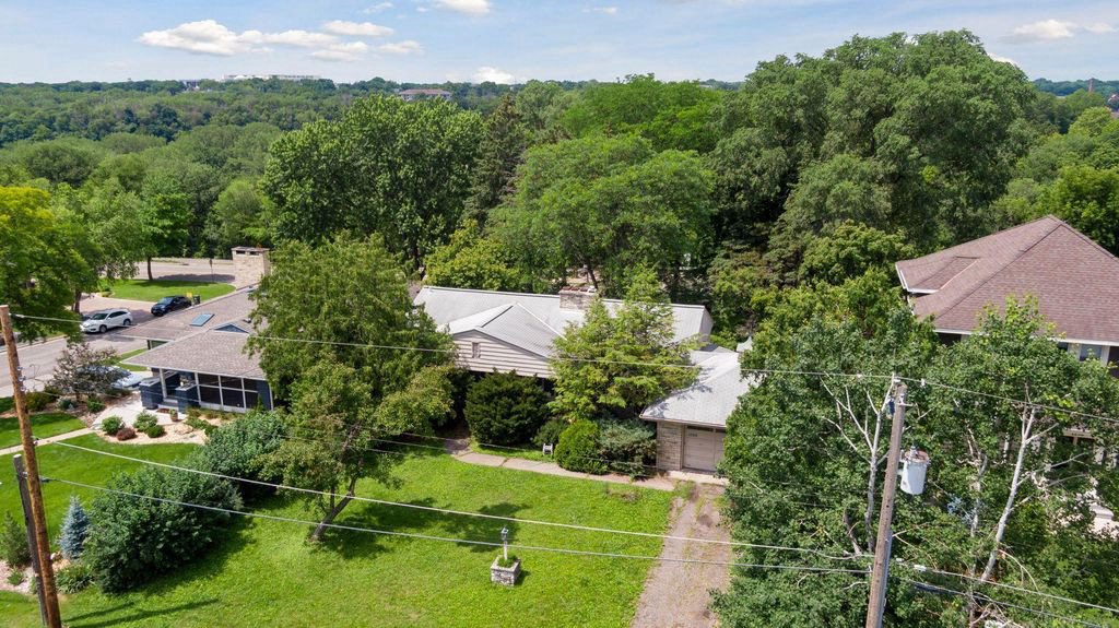 Great, low-key MRB opportunity under $1m hit market 

I haven’t reviewed specifics yet, but my hunch is you could possibly fit new 4 units or lot split zillow.com/homedetails/10…