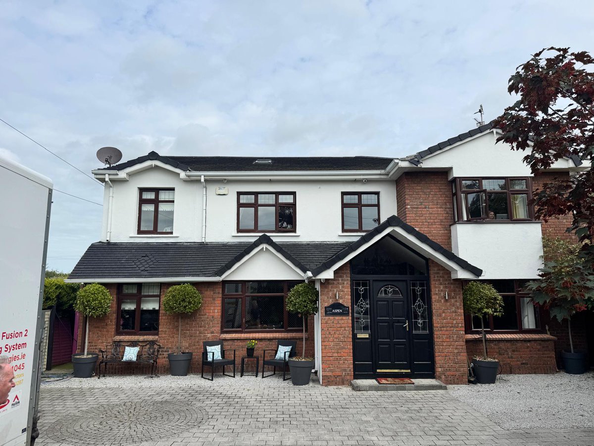 EnergiesSolar's tweet photo. 🔋 Just installed 15 solar panels in Rush, Co. Dublin!
Clean power, lower bills &amp; expert install by Elite Energies.
Thinking solar? Let’s talk. ☀️
#SolarPanels #EliteEnergies #Rush #Ireland #GoGreen https://t.co/DIEv9cOqWg