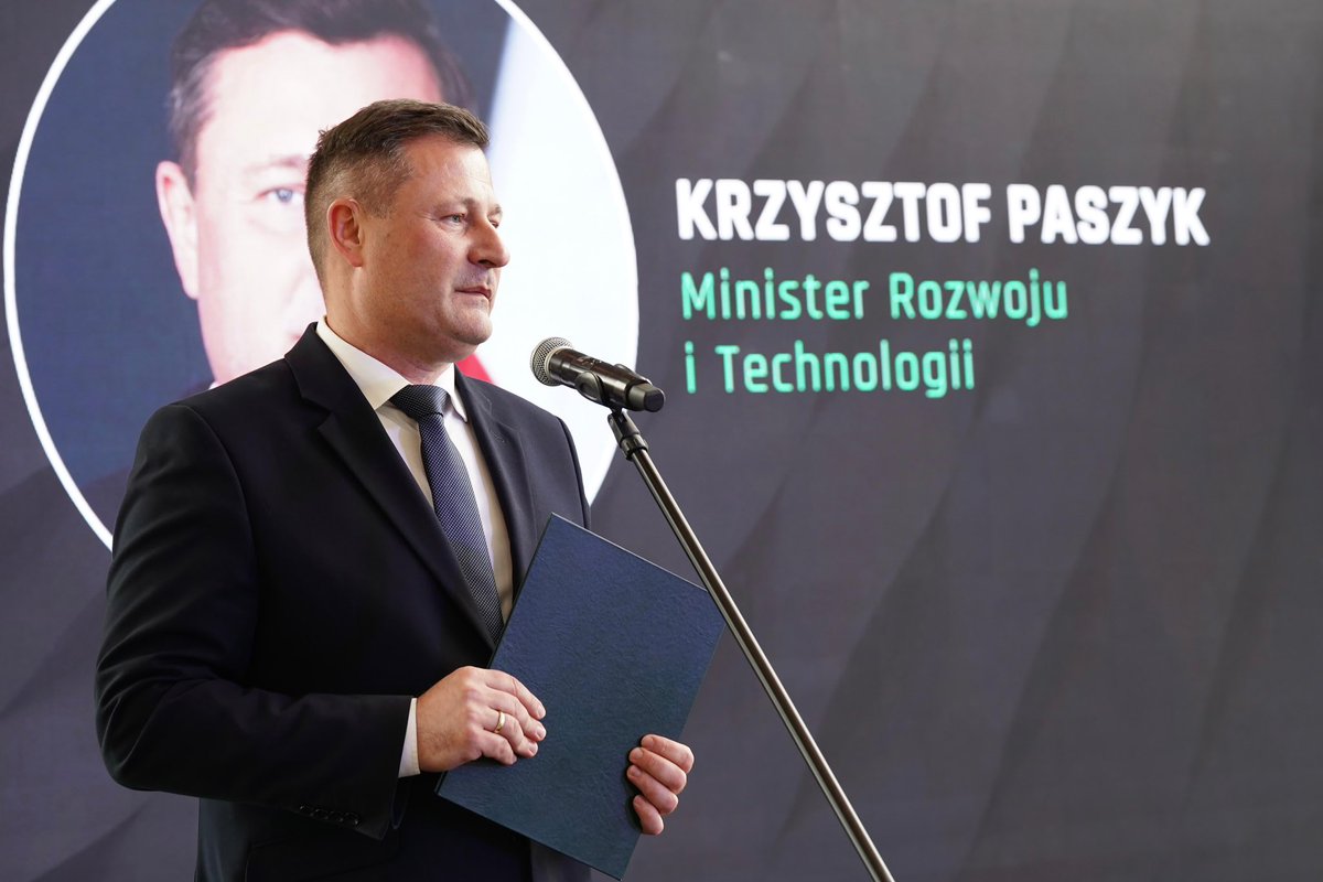 Minister <a href="/KrzysztofPaszyk/">Krzysztof Paszyk</a> otworzył konferencję <a href="/Horizon_CEE/">Horizon</a>. Wydarzenie odbywa się po raz trzeci, a jego celem jest poszukiwanie odpowiedzi na kluczowe wyzwania dla Europy Środkowo-Wschodniej, w tym w obszarach bezpieczeństwa, zrównoważonego rozwoju, innowacji i cyfryzacji. 
💬