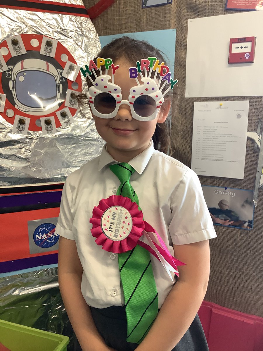 LindenRDCherry's tweet photo. Celebrating a birthday today in our classroom! Happy Birthday to you! 🎂🙂 https://t.co/biCsMTifHb