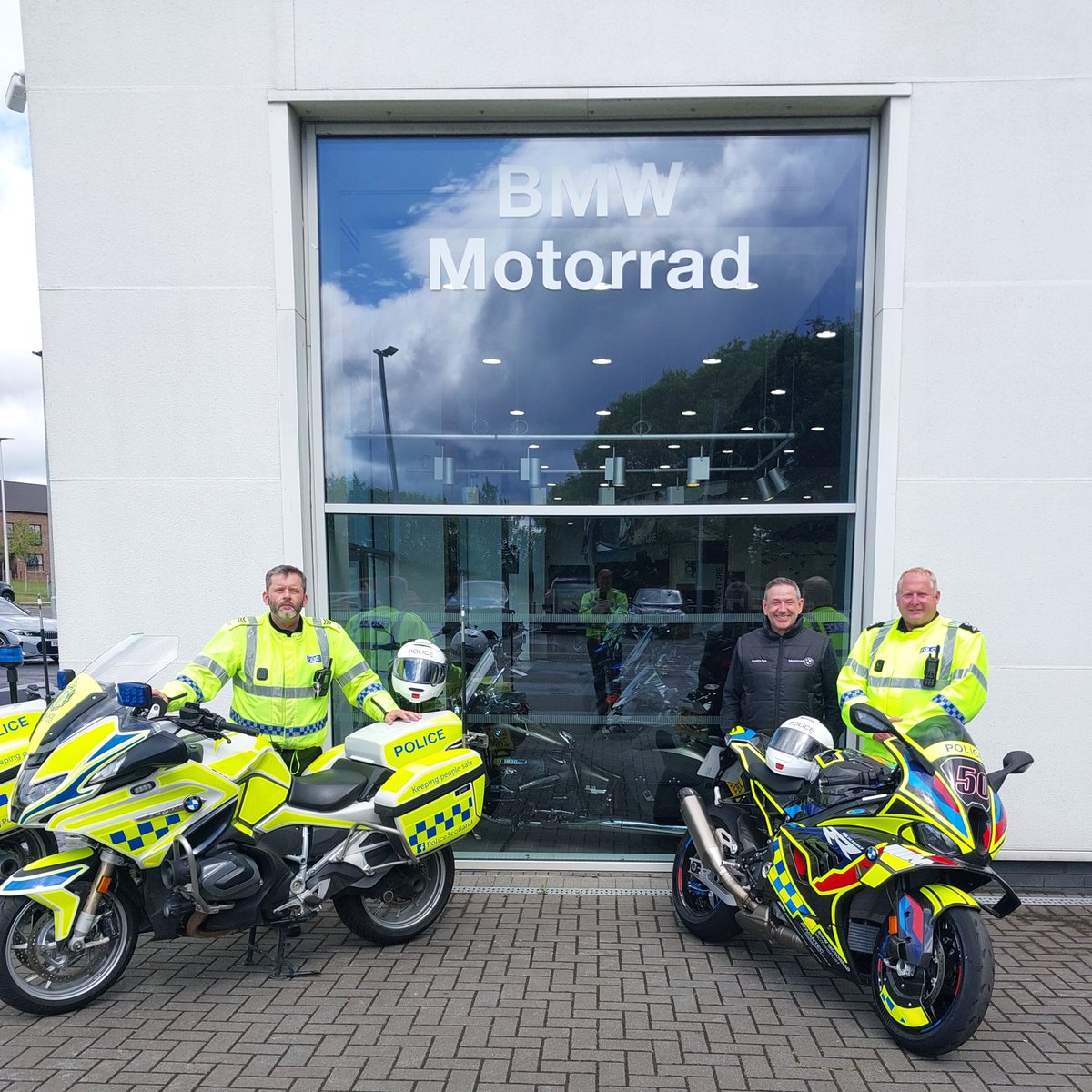 PSOSRoads's tweet photo. We would like to thank Davy Ferguson &amp; @BMWMotorradUK for supplying Police Scotland with a marked #BMW #M1000RR. The bike will be making appearances at events across the country so if you see it, come over for a look &amp; a chat ! https://t.co/GjgYUZz7ga