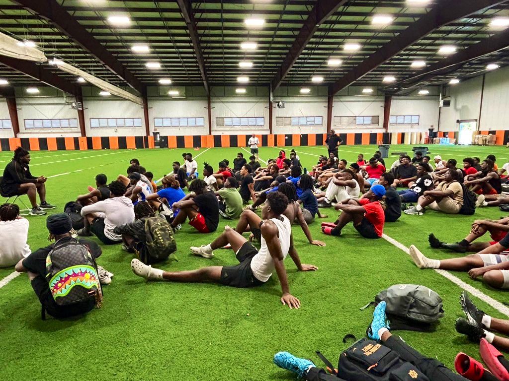 Psalms 9:1, I will give thanks to the Lord with my whole heart, I will recount all of your wonderful deeds. Be grateful for the position that you’re in! Somebody somewhere always has it worse. #WEBO🟠⚫️