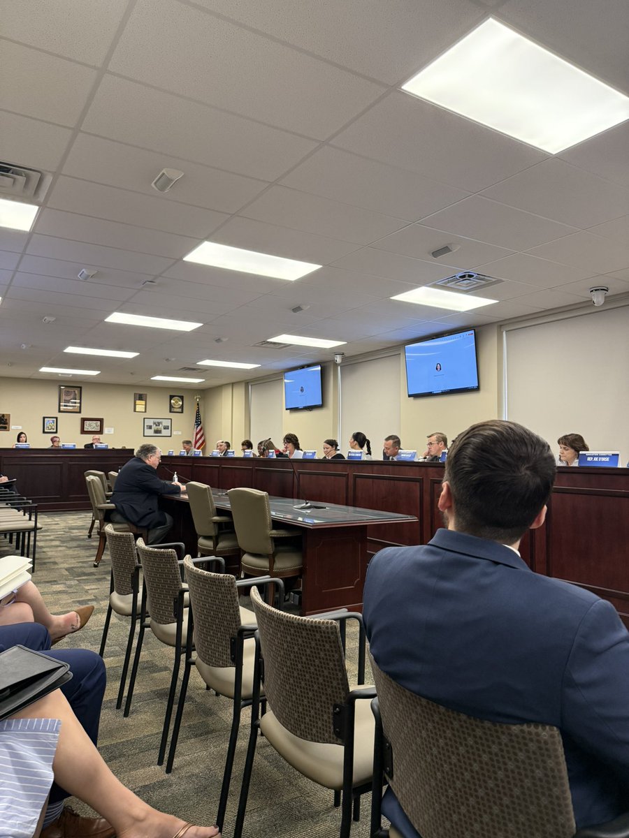 The PA House Education Committee is considering HB 938 which would add APSCUF and AFSCME as voting members to the PASSHE Board of Governors.