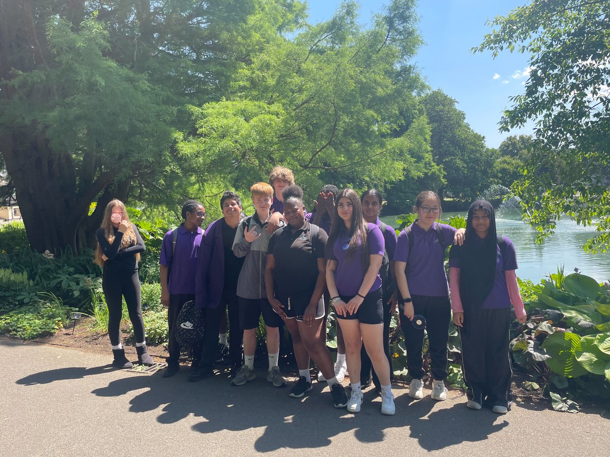 BridgeAcademyE2's tweet image. Some of our Year 10 students had the opportunity to immerse themselves in the scientific wonders at Kew Gardens for their Cultural Capital Day where they explored stunning botanical collections featuring over 40,000 living plants.