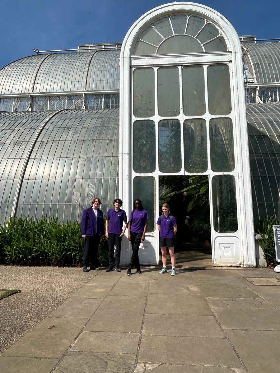 BridgeAcademyE2's tweet image. Some of our Year 10 students had the opportunity to immerse themselves in the scientific wonders at Kew Gardens for their Cultural Capital Day where they explored stunning botanical collections featuring over 40,000 living plants.