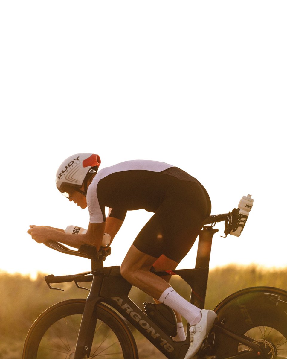 The Aero Socks were developed in collaboration with elite triathletes to deliver superior aerodynamic performance during the cycling segment.

#ChasingEpic #RaisedInTheWatere #Triathlon