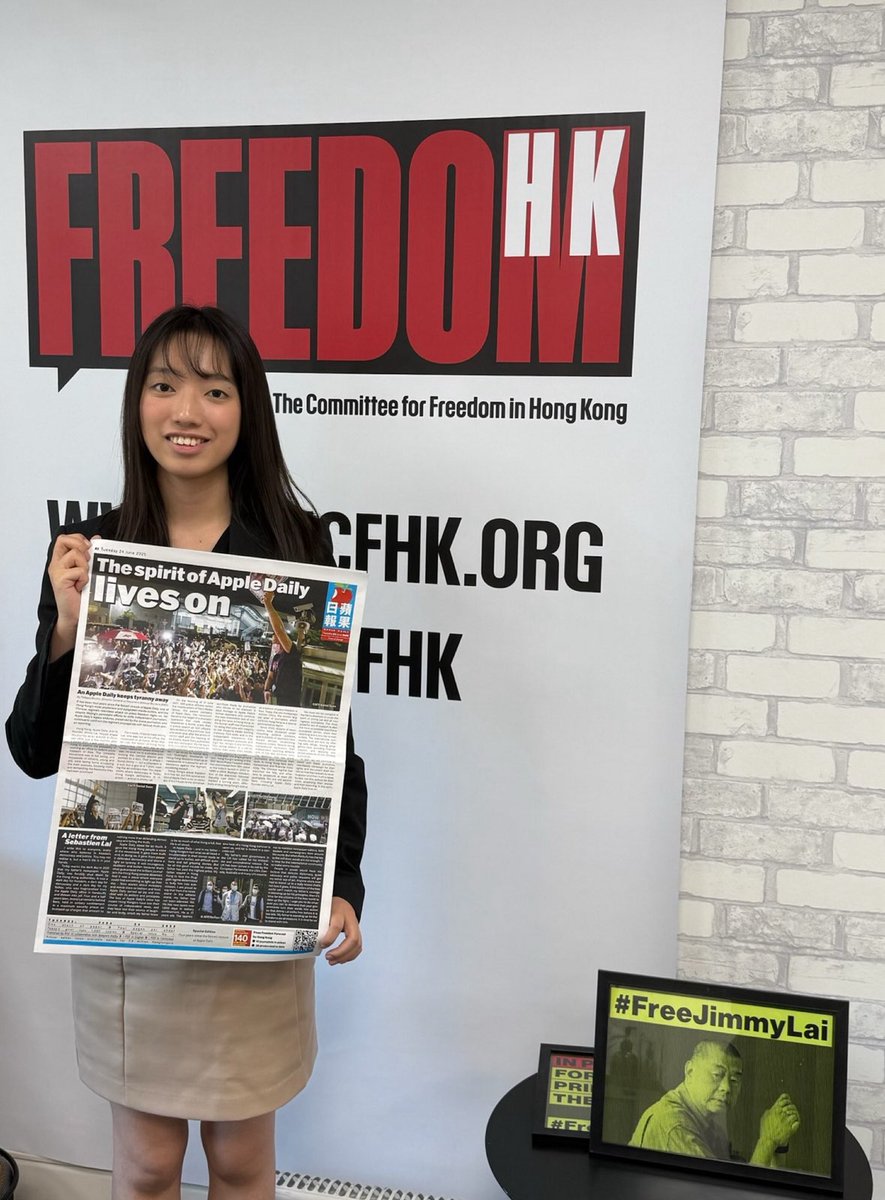 🍎As we commemorate the 4th year of a #HongKong without #AppleDaily, we celebrate <a href="/RSF_inter/">RSF</a>'s wonderful efforts to produce a special anniversary edition by sharing it with #HongKongers like our colleague <a href="/Chloe_chc_25/">Chloe Cheung 張晞晴</a>!

📰rsf.org/en/four-years-…