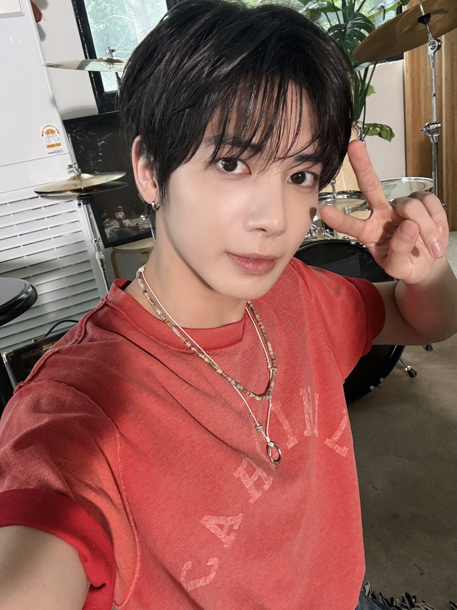 [250624] #taehyun weverse

“it felt like everyone really wanted to hear this (cute tone) so i prepared a live version of it..”