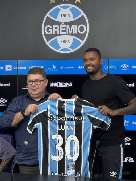 Soccer News Grêmio (@soccergfbpa) on Twitter photo Grêmio pagará R$ 2 milhões extras ao Juventude caso não haja consenso pelo segundo jogador emprestado, em negociação envolvendo o volante Caíque.
O pagamento de R$ 5 milhões (parcelados) e o repasse de empréstimo de Luan Cândido estão confirmados.
🗞️ <a href="/eduardogabardo/">Eduardo Gabardo</a> | GZH Grêmio pagará R$ 2 milhões extras ao Juventude caso não haja consenso pelo segundo jogador emprestado, em negociação envolvendo o volante Caíque.
O pagamento de R$ 5 milhões (parcelados) e o repasse de empréstimo de Luan Cândido estão confirmados.
🗞️ <a href="/eduardogabardo/">Eduardo Gabardo</a> | GZH