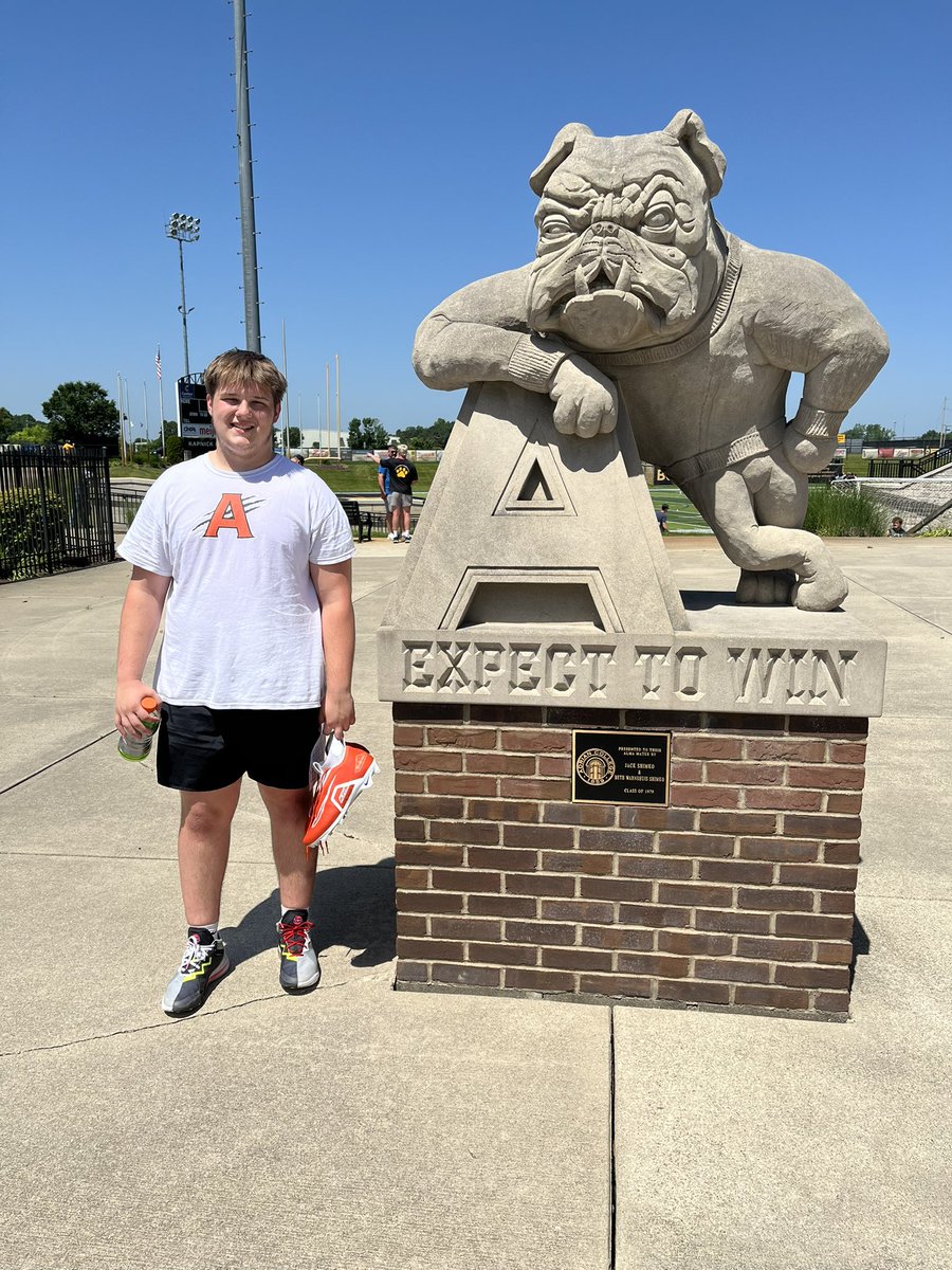 peyton_resor's tweet image. Had a great time at @AdrianCollegeFB yesterday! Thank you @SeslarCole for the invite and the rest of the coaching staff for great instruction and an electric camp.