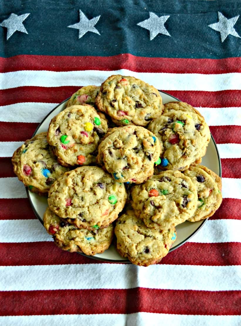 HezziD's tweet image. Looking for a twist on the classic chocolate chip cookie?   My Ice Cream Cone Chocolate Chip Cookies are filled with chocolate chips, pieces of sugar cones, and tons of sprinkles
#cookies #chocolate #chocolatechip #summer 
hezzi-dsbooksandcooks.com/sugar-cone-cho…