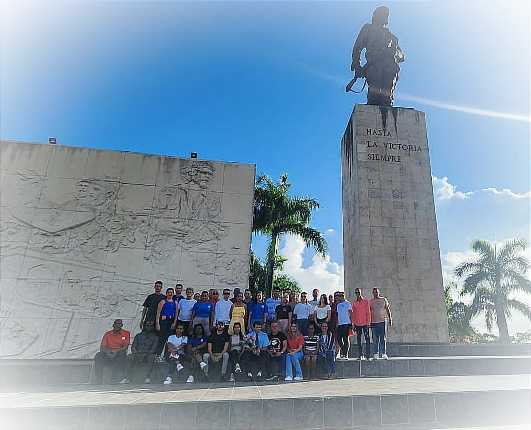 ¡ Los jóvenes no fallarán! 
- ¿ Hasta dónde ? 👇👇
‼️Hasta la Victoria Siempre ‼️🇨🇺
.
#BuenosDias @fans destacados
.. amanecemos en Villa Clara comprometidos con la historia 🙋
#Cimex #JuventudActiva
Sucursal Cimex Matanzas