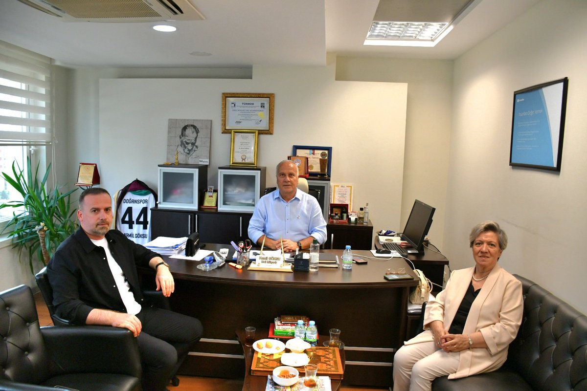 Ankara #Malatyalılar Fedarasyonu Başkanı Kamil GÖKSÜ ve Ankara Pütürgeliler Derneği Başkanı Güzin KOÇAK'ı ziyaret ettim. 

Nazik misafirperverlikleri için teşekkür ediyorum.

#Ankara #malatya #ortaksevdamızmalatya