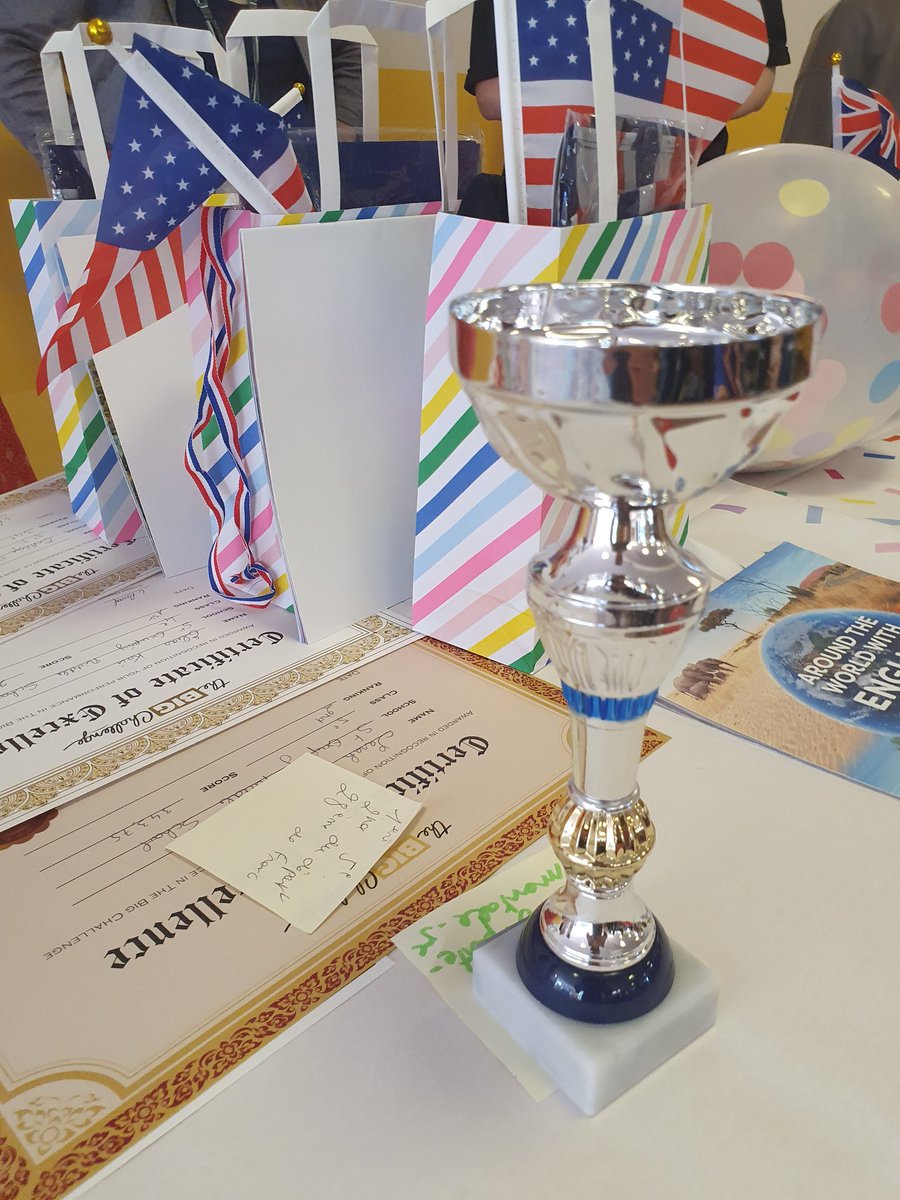 StExRosny93's tweet photo. Remise des prix du Big Challenge au college. Classés au niveau départemental et national. Un grand bravo à l'équipe des profs d'anglais et aux élèves ! https://t.co/7kQoQG6Kla