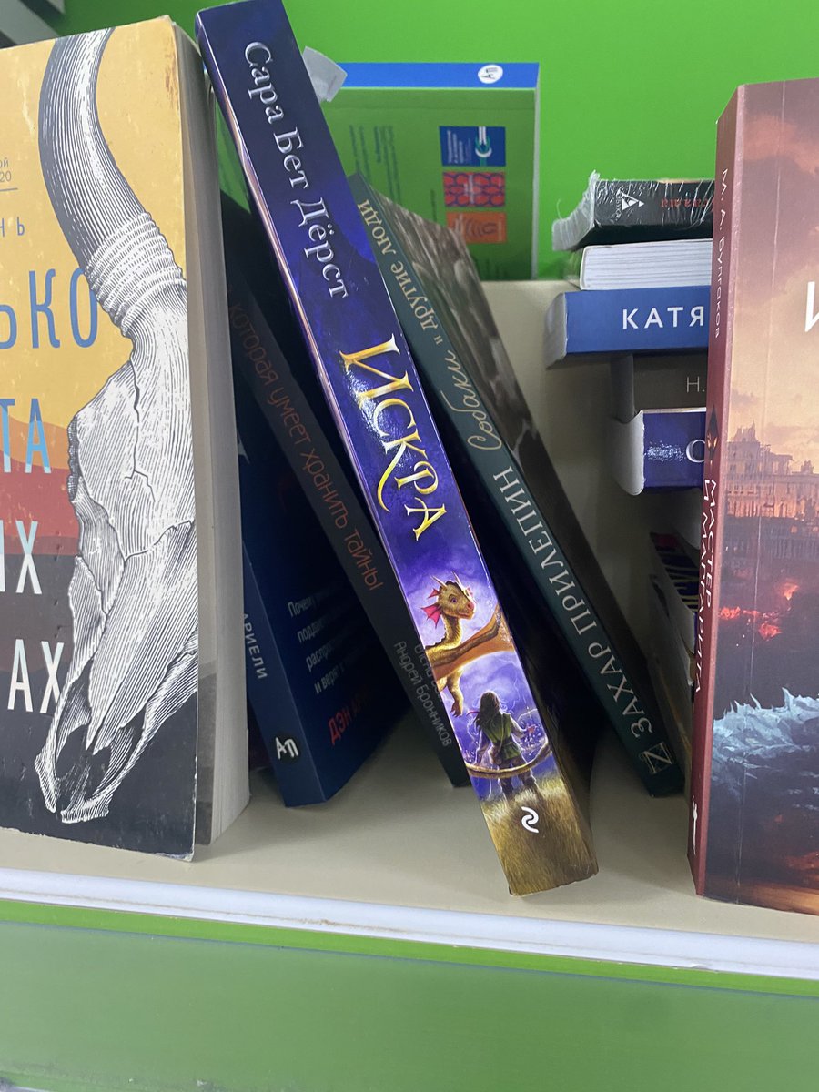 Ну вот собственно мой мерч , покупаем , читаем