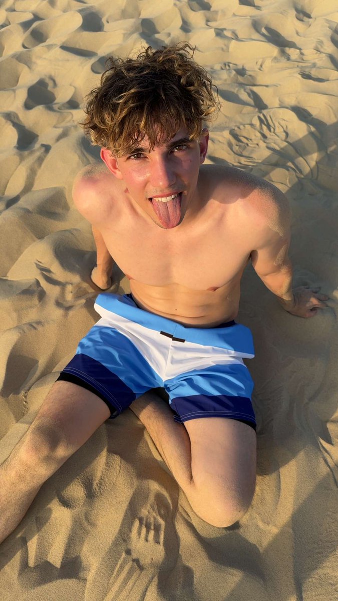officially my new favorite swim shorts 🙈
proud to be locked , proud to be a good boy 🔒🏳️‍🌈