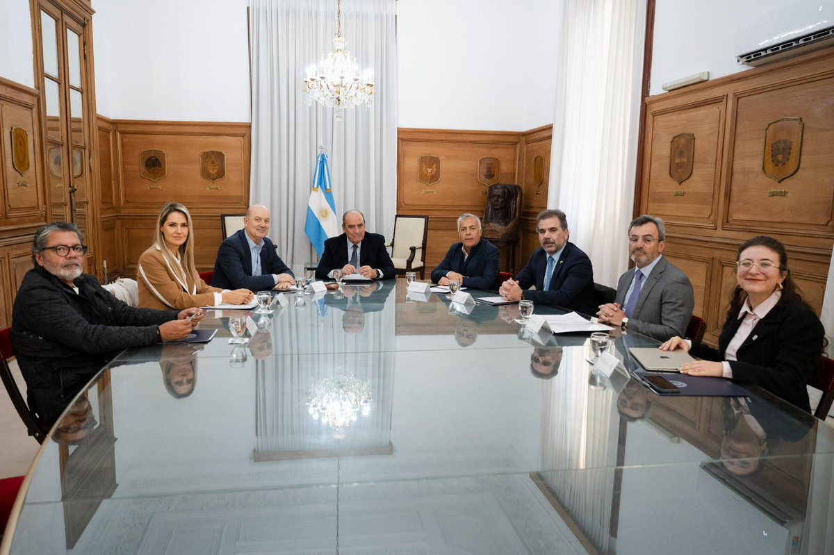cristianritondo's tweet photo. Hoy dimos el primer paso para que el Pacto de Mayo se convierta en hechos.

Participé de la primera reunión del Consejo de Mayo, junto a representantes del Congreso, gobernadores, empresarios y el sindicalismo.

Este espacio tiene un objetivo claro: transformar las ideas del cambio en leyes concretas que mejoren la vida de los argentinos.

Desde el Congreso y desde el PRO, mi compromiso es seguir empujando ese camino con responsabilidad, firmeza y visión de futuro.

La Argentina necesita orden, estabilidad y progreso. Y eso solo se logra con acuerdos duraderos entre quienes queremos construir un país mejor.