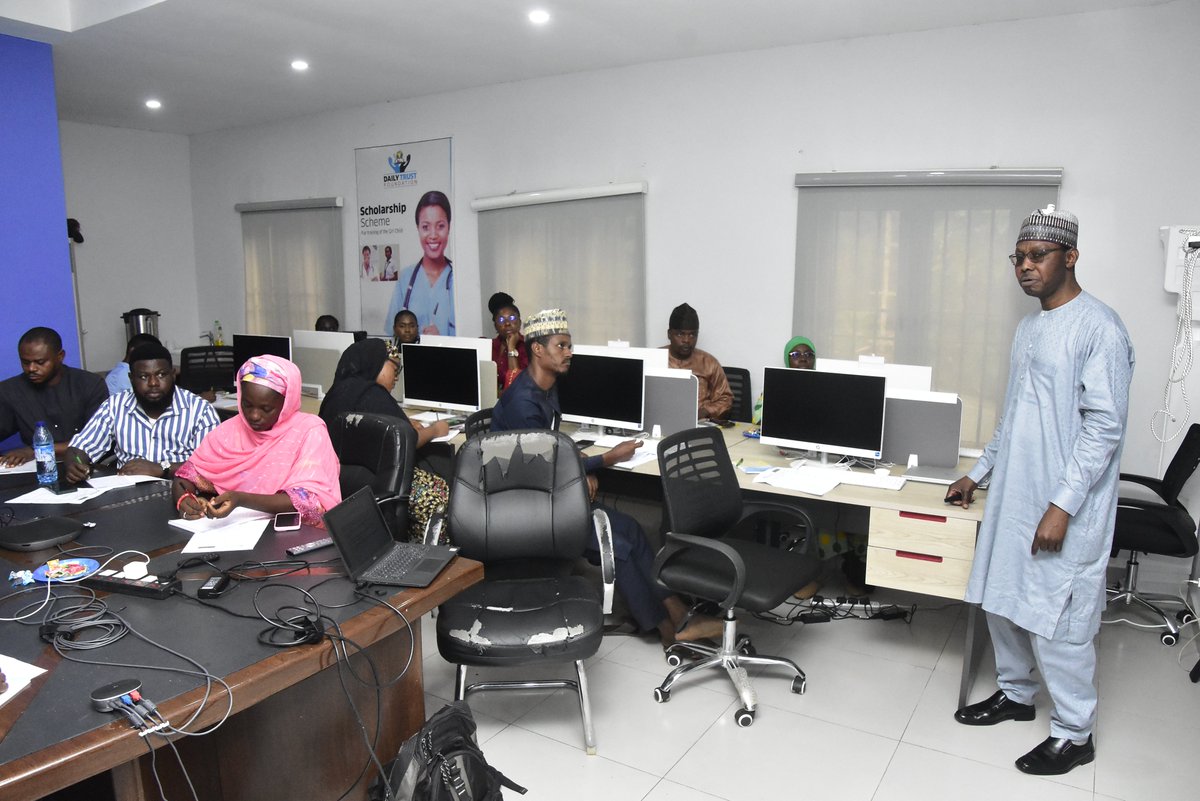 Daily_TrustF's tweet image. Day 1 of the workshop on Broadcast and Digital Production, with Dr Abdullahi Tasiu @abdullahitasiu taking journalists through the rudiments of writing for broadcast.