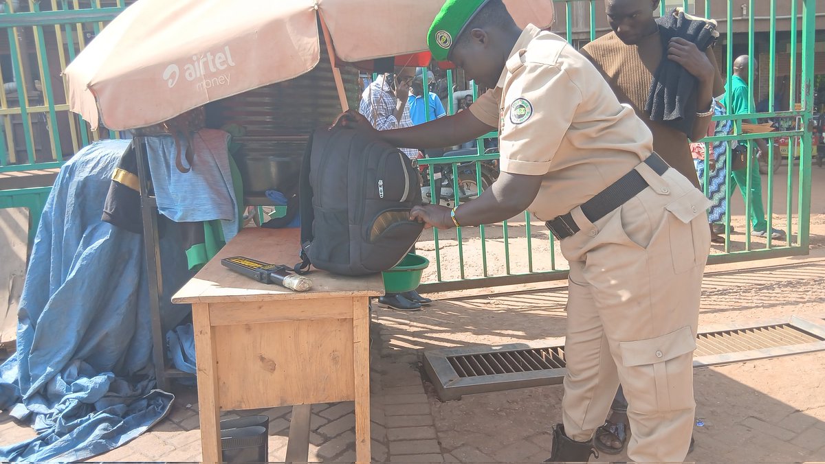 officiallinkbus's tweet image. Safety First!
We&apos;re taking all necessary precautions to ensure your safety amid recent bomb threats. 

Please stay vigilant, report suspicious activity, and trust our dedicated security team.

 Your safety is our top priority

#bombthreats. #Security #SecurityAwareness