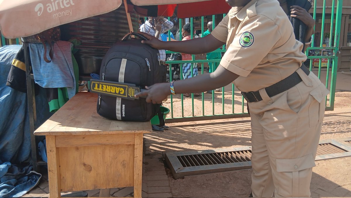 officiallinkbus's tweet image. Safety First!
We&apos;re taking all necessary precautions to ensure your safety amid recent bomb threats. 

Please stay vigilant, report suspicious activity, and trust our dedicated security team.

 Your safety is our top priority

#bombthreats. #Security #SecurityAwareness