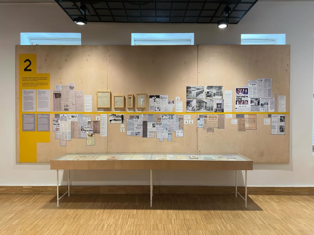 Ekokozmopolitan birazdan başlıyor!

Mine Yıldırım ile Salt Beyoğlu’ndaki "Hayvanların Yaşamı"  sergisinde yer alan “İhtimam ile Şiddet Arasında: İstanbul’un Köpekleri” adlı araştırma projesini konuşuyoruz. Bu projeden yola çıkarak insan-hayvan ilişkilerinin kent, adalet, aidiyet