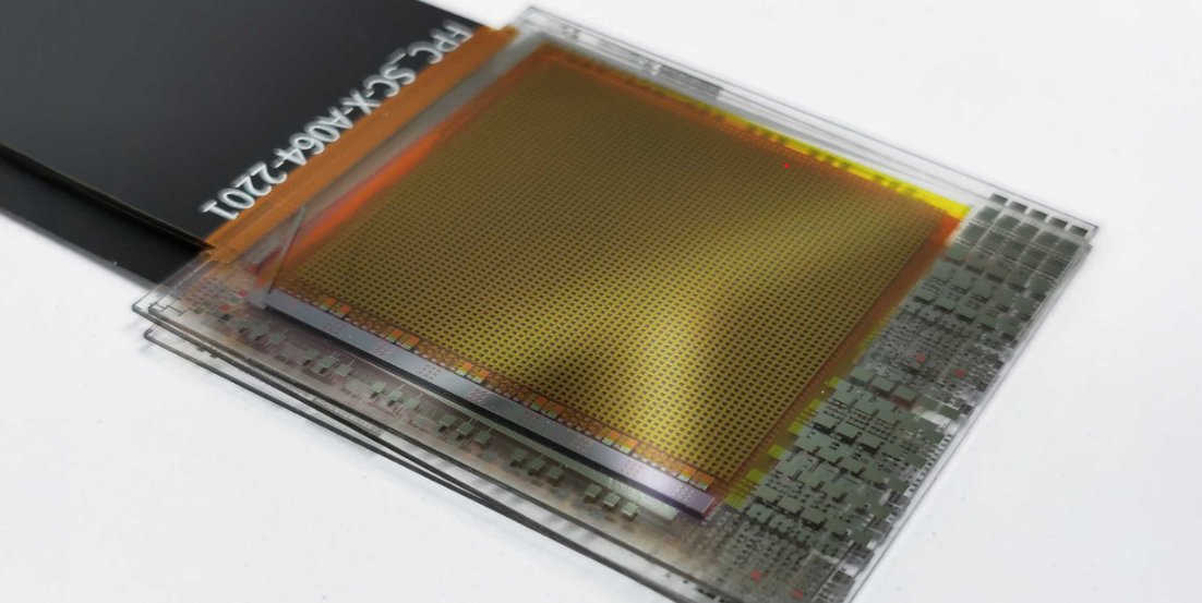 ETH_DCHAB's tweet image. Scientists led by Maksym Kovalenko @KovalenkoLab at ETH Zurich and @Empa_CH developed a new image sensor made of perovskite. This material enables better colour reproduction and fewer image artefacts with less light. Learn more:
ethz.ch/en/news-and-ev…
doi.org/10.1038/s41586…