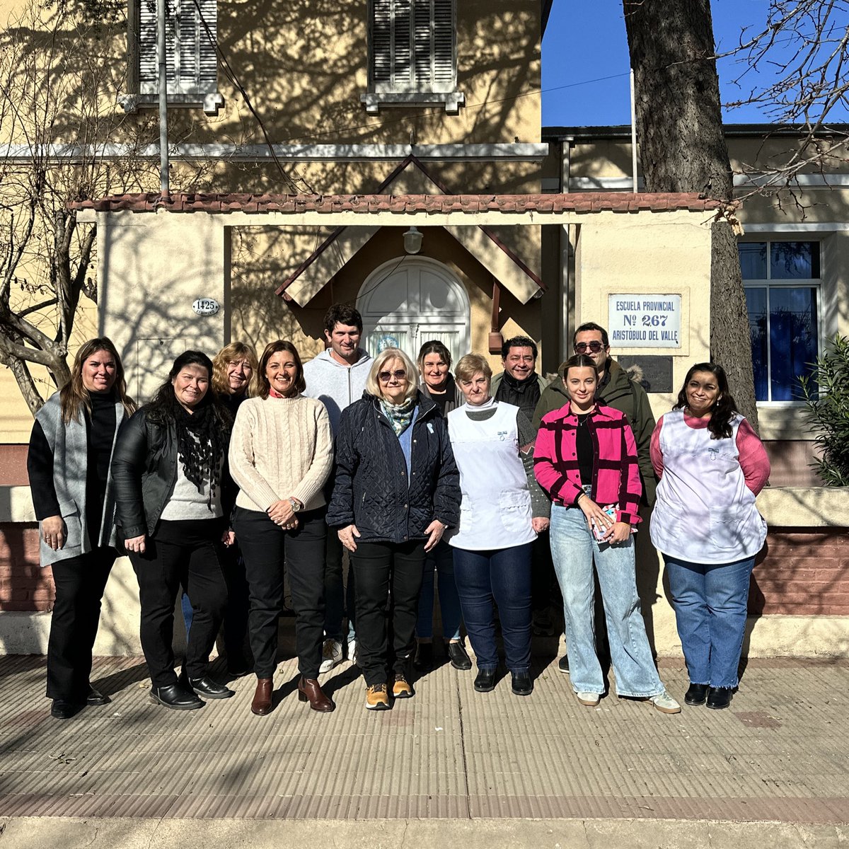nicorcalloni's tweet photo. Acompañamos a @FlorOttolini, Subsecretaria de Personas con Discapacidad, @BetinaFlorito Subsecretaria de Inclusión Educativa y  Daniela Leurino, Dir. de Educación Hospitalaria y Domiciliaria, en sus visitas a la Escuela Especial N° 2051 "Convivir" y la Escuela Fiscal N° 267 🤝 https://t.co/Ddgf8HLsEI