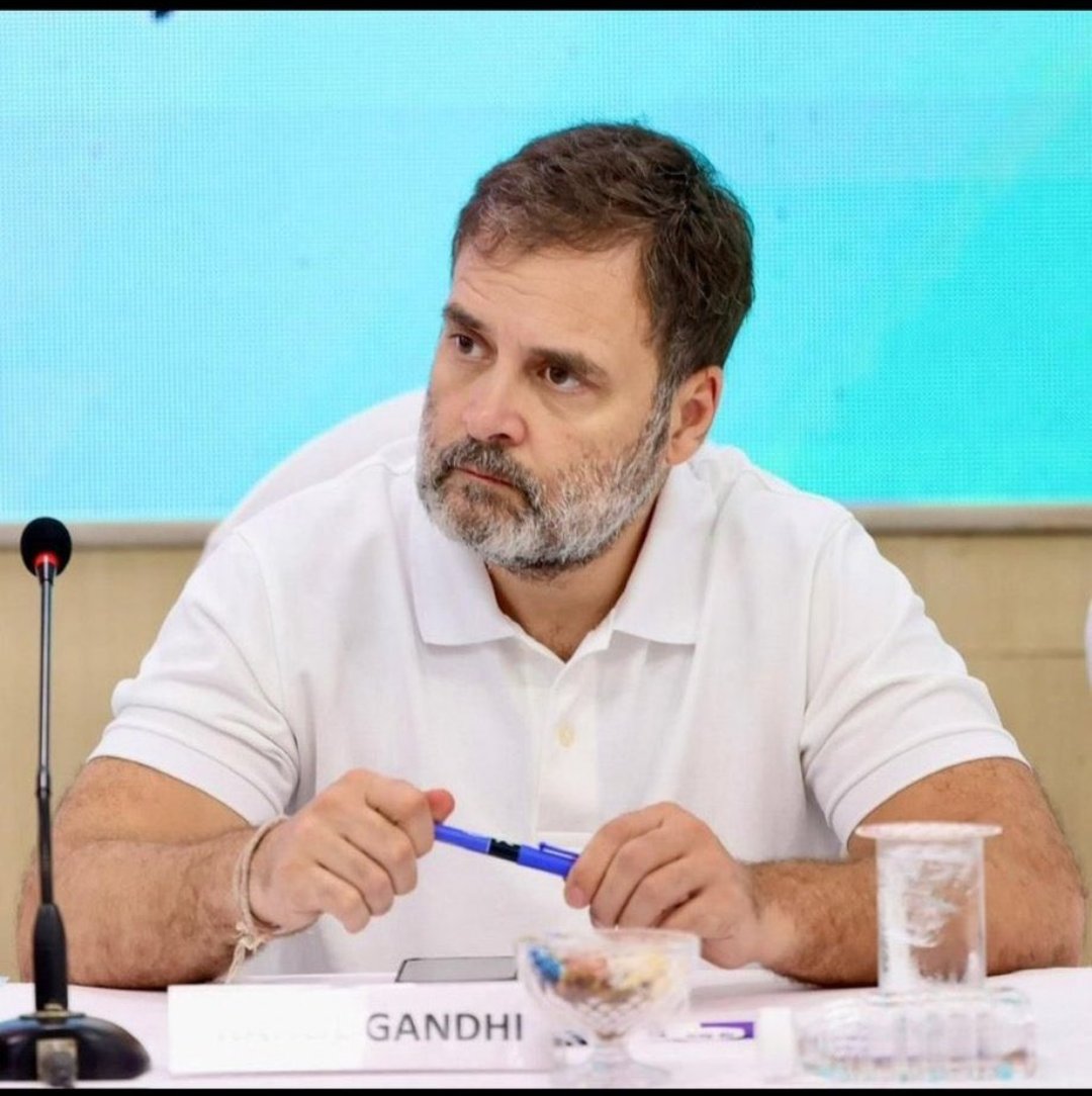 Mukul k. Yadav (@hrmukul) on Twitter photo हेलो माननीय नेता प्रतिपक्ष <a href="/RahulGandhi/">Rahul Gandhi</a> जी आपका इटावा की घटना पर कुछ न बोलना समझ नहीं आ रहा है।
क्या आप पिछड़ों और दलितों पर हुए अत्याचार कुछ नहीं कहेंगे?
आप से उम्मीद है कि आप जल्द ही अपना स्टैंड स्पष्ट करेंगे! हेलो माननीय नेता प्रतिपक्ष <a href="/RahulGandhi/">Rahul Gandhi</a> जी आपका इटावा की घटना पर कुछ न बोलना समझ नहीं आ रहा है।
क्या आप पिछड़ों और दलितों पर हुए अत्याचार कुछ नहीं कहेंगे?
आप से उम्मीद है कि आप जल्द ही अपना स्टैंड स्पष्ट करेंगे!