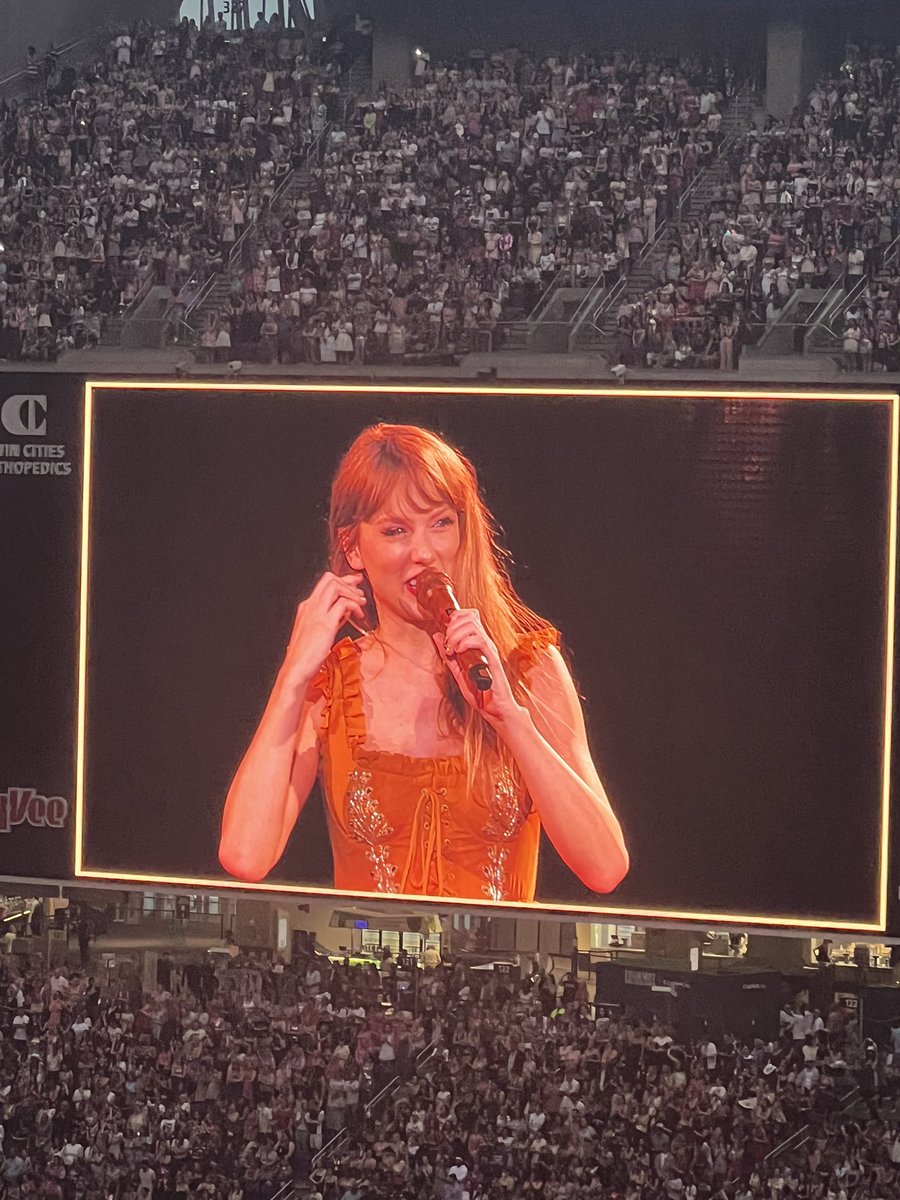 VividlyJules's tweet photo. This week is just my week for travel I guess
2023 I got to see my girl Taylor rock US bank Stadium with two of my bffs 🏟️ 
2024 I was travelling to Chicago and Toronto to visit some of my twitch Family ♥️
This year I am taking my first vacation with my boy 🥹

I’m blessed🫶🏻 https://t.co/pDuSesdkh9