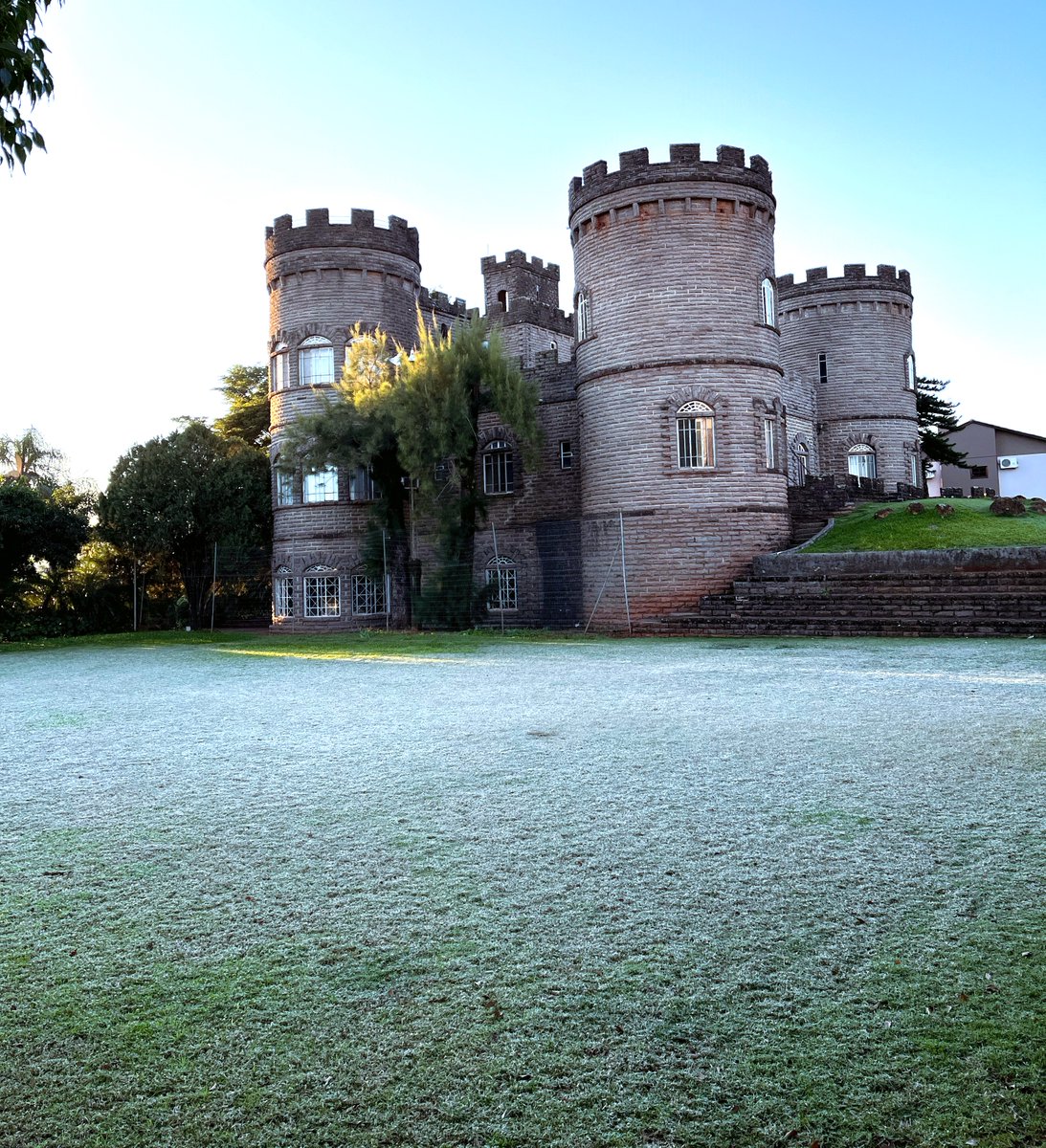 Clecioruver's tweet image. Geada e 0ºC ao amanhecer em Crissiumal RS @metsul
Na foto, o Castelo do Bonotto, principal ponto turístico da cidade.
