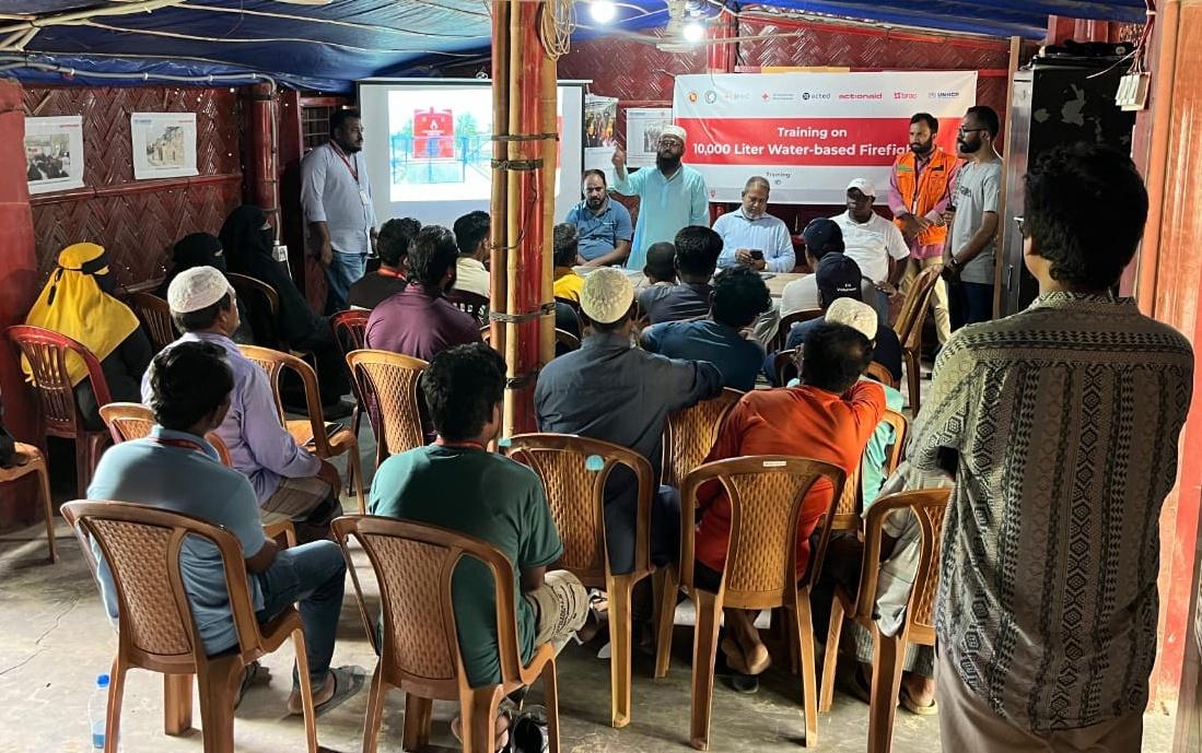 arafin_karim's tweet photo. Collectively @BDRCS1 @ifrc @RedCross #CPP @UNHCR_BGD &amp; site management  showing power of partnership in ensuring effective fire #ResponseReadiness in #CampSettlement 🇧🇩
⏬
Capacity enhancement for community group centering water-based fire fighting system is ongoing in UNHCR AoR https://t.co/0cwoNjmJOh