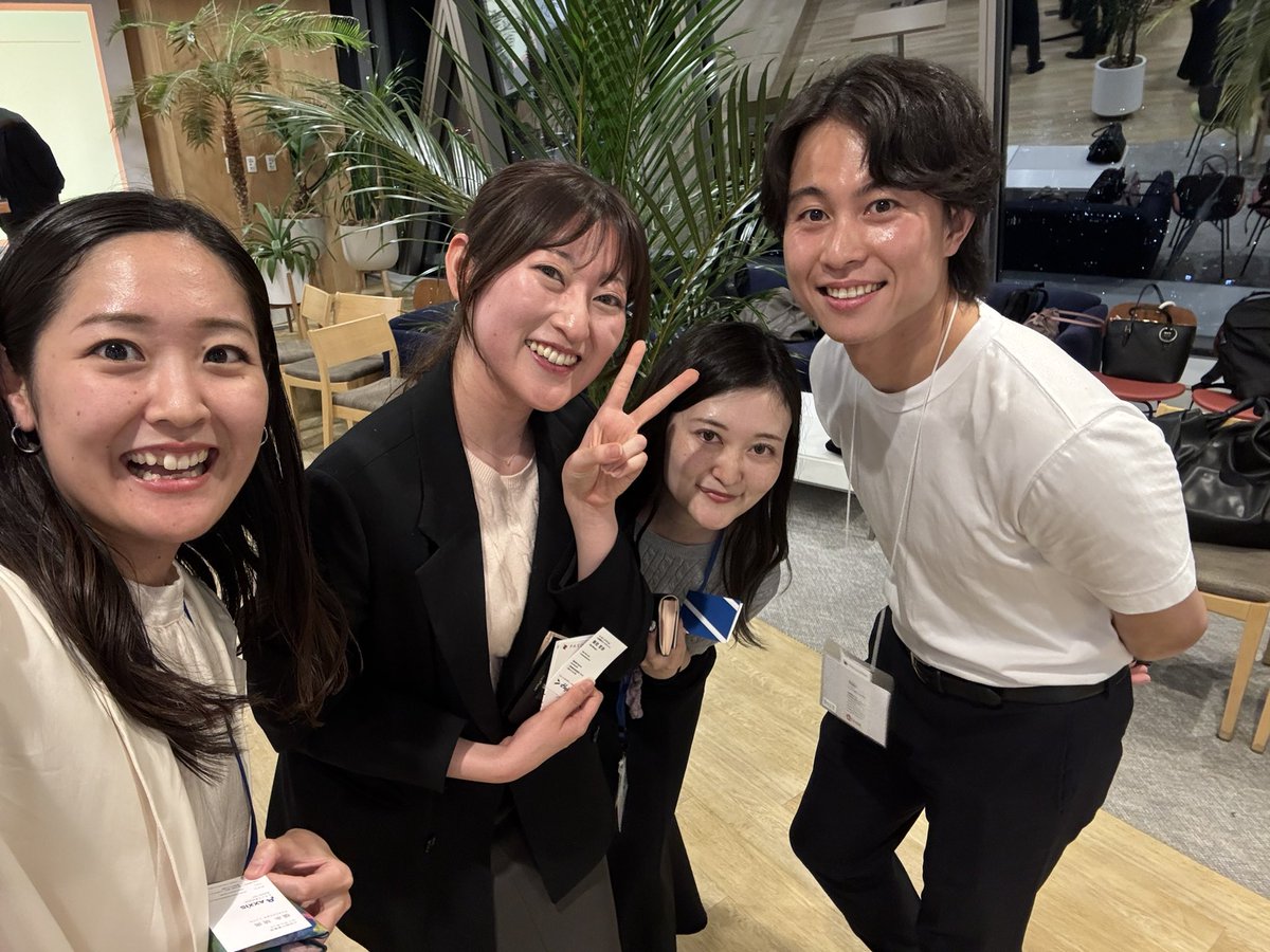 iwkn15's tweet photo. 普段は人事なので人事交流会にはよく参加するのですが、先輩に誘っていただきエージェント交流会へ参戦🙋‍♀️
エージェントの方々から、エージェント視点で企業をどう見ているか、人事をどう見ているか教えていただき学び多い時間でした！！ https://t.co/pNaJ7b6gw3