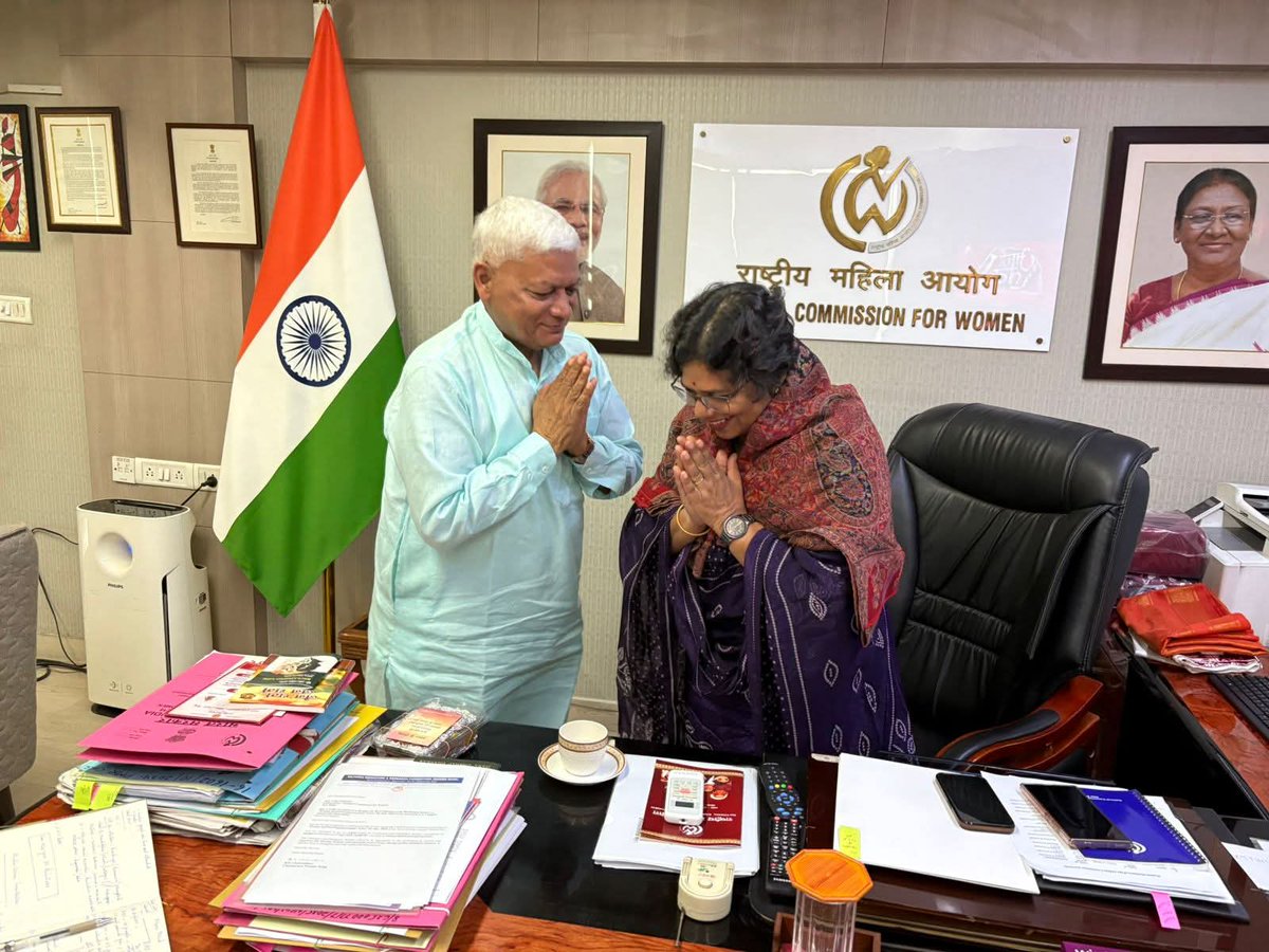 आज नई दिल्ली में भारत के राष्ट्रीय महिला आयोग की अध्यक्षा माननीया श्रीमती विजया राहटकर जी से शिष्टाचार भेंट कर संवाद किया।

महिला सशक्तिकरण के लिए राष्ट्रीय महिला आयोग द्वारा किए जा रहे प्रयासों की विस्तृत जानकारी प्राप्त की।