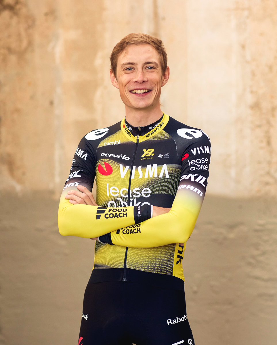 Jonas Vingegaard’s official TDF jersey portrait 🥰🐝