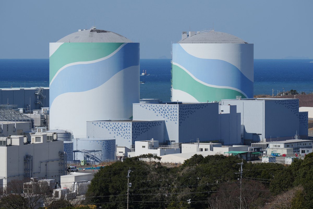 🇯🇵 Le Japon mise sur le nucléaire.
Grâce à sa nouvelle loi sur la décarbonation, les réacteurs pourront désormais fonctionner au-delà de 60 ans, relançant l’atome dans le mix électrique (objectif : 20 % en 2040 contre 8,5 % aujourd’hui).
🔎 sfen.org/rgn/japon-le-p…
#RGN  #Japon