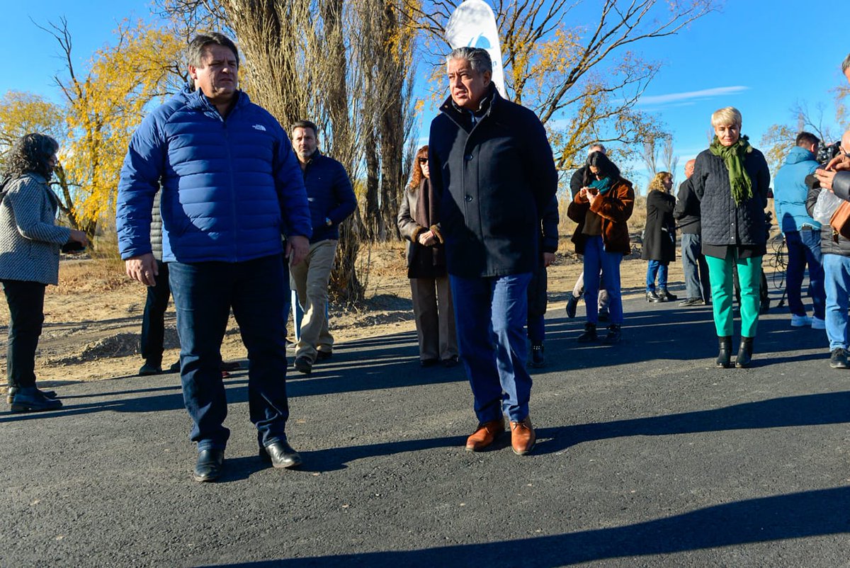 ORGULLO NEUQUINO

Avanza en Valentina Sur el plan de obras más importante de la historia de la ciudad: 40 nuevas cuadras de asfalto que mejoran la conectividad con los barrios aledaños y los accesos al Paseo Costero.

Construimos una ciudad equilibrada, con infraestructura que