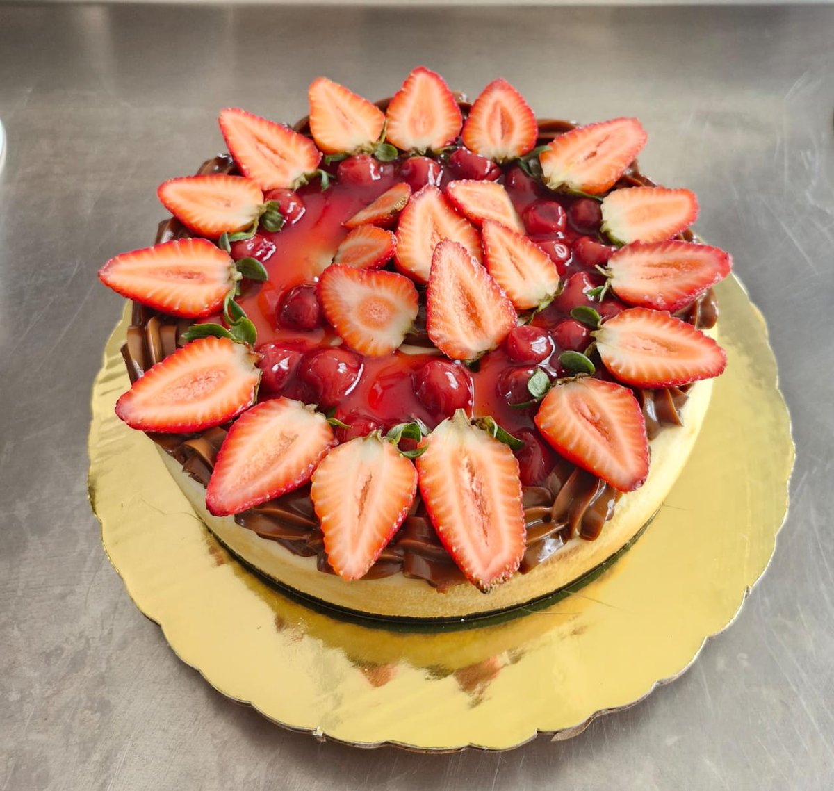 CSGastronomicaS's tweet image. En el #CSGS de Barahona, unimos talento, formación y sabor.

De la mano de la chef Olga Espinosa, nuestras participantes fortalecieron sus habilidades en repostería con la preparación de recetas como «cheesecake» de limón y de dulce de leche.