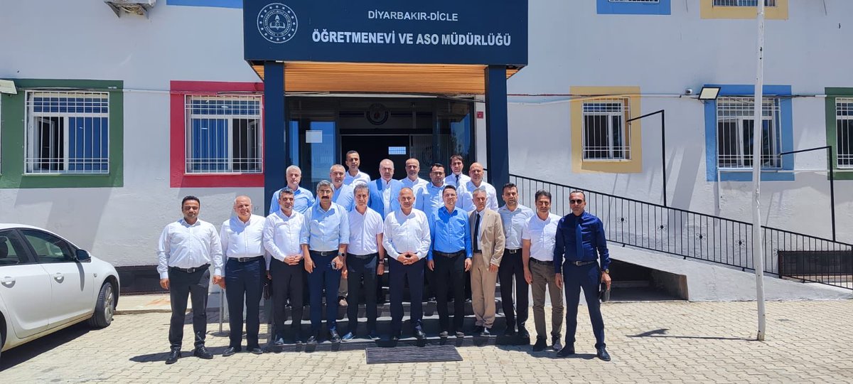 İl Milli Eğitim Müdürümüz Sn ⁦<a href="/Murat4Kucukali/">Murat Küçükali</a>⁩ başkanlığında taşımalı eğitim değerlendirme toplantımızı Dicle ilçemizde gerçekleştirdik. Hayırlara vesile olsun. ⁦<a href="/tcmeb/">Millî Eğitim Bakanlığı</a>⁩ ⁦<a href="/meb_dhgm/">T.C. MEB Destek Hizmetleri Genel Müdürlüğü</a>⁩