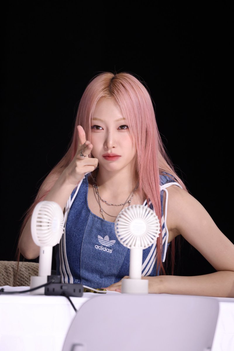 wei7__'s tweet photo. 250622 Beijing fansign

Ivy 💘

@RED__SSS 

#RED #R_E_D #RED_IVY #IVY 
#DIAMONDS #RED_DIAMONDS https://t.co/Zh4ec6sryx
