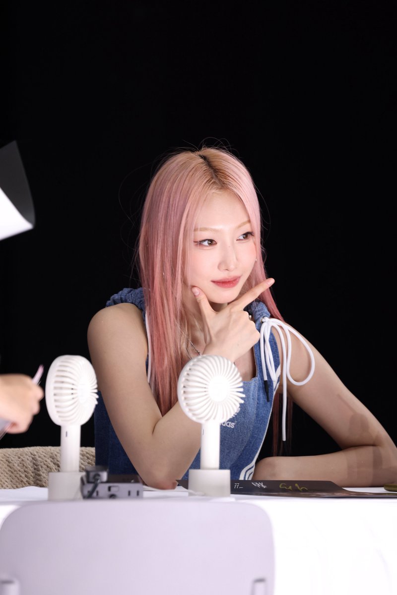 wei7__'s tweet photo. 250622 Beijing fansign

Ivy 💘

@RED__SSS 

#RED #R_E_D #RED_IVY #IVY 
#DIAMONDS #RED_DIAMONDS https://t.co/Zh4ec6sryx