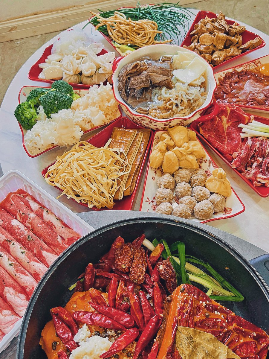 Quyigenichen's tweet photo. 拔牙前最后的暴食影像 https://t.co/xvOYBXpuB7