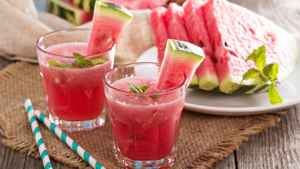 MoncriefCancer's tweet image. Cool off this summer with these healthy
and delicious drinks! Our dietitian's peach smoothie and watermelon mocktail #recipes are tasty and packed with nutrients.