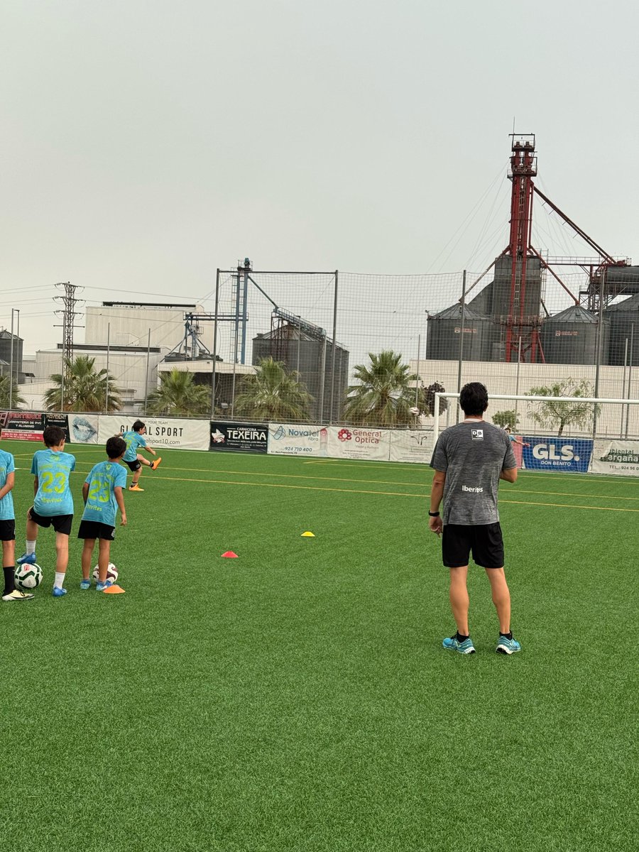 ¡Día 2️⃣ del #CampusPedroPorro y seguimos a lo grande! 💥

⚽ Hoy hemos vivido una jornada llena de fútbol y diversión.

Los grupos siguen creciendo, la energía no baja… ¡y las sonrisas lo dicen todo! 😁