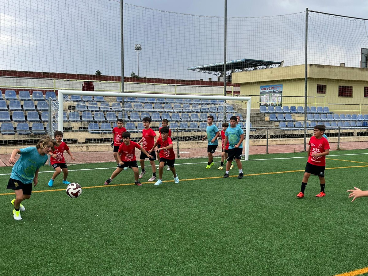 ¡Un segundo día muy especial! 🤩

📸 Cada foto es una muestra del gran ambiente que se vive en el campus: compañerismo, ilusión y muchas ganas de disfrutar cada minuto.

🙌 ¡Y lo mejor es que aún queda mucho por delante!
